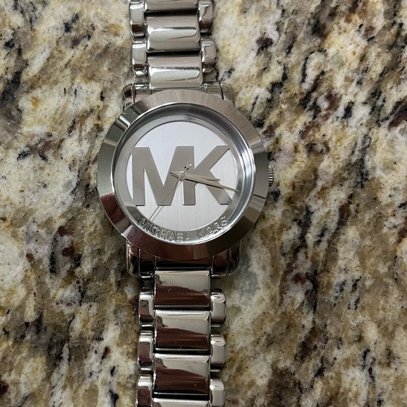 Silver Michael Kors watch - Picture 5 of 5